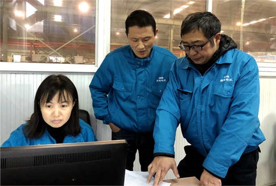 2018年皖南電機(jī)內(nèi)審:內(nèi)審員在車(chē)間審核 2018年皖南電機(jī)內(nèi)審:內(nèi)審員在車(chē)間審核